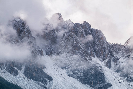 德赖舒斯特峰欧洲意大利多洛米斯山的M背景