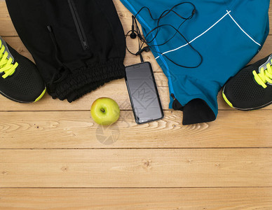 在木地板上健身的运动配件健康的图片