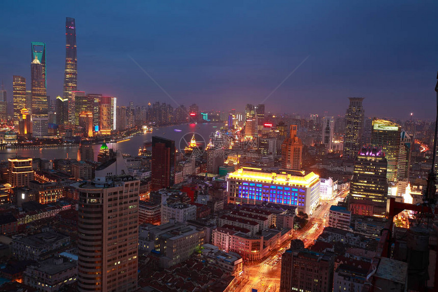 上海空中摄影鸟的景象在夜幕的天图片