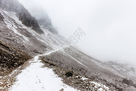 德赖舒斯特峰多洛米山全景意大利拉瓦雷背景