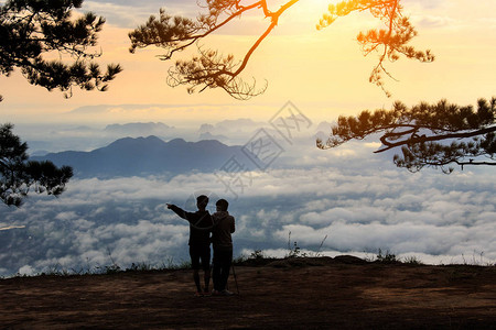 泰国PhuKradueng公园日出景点的风景照片清晨美丽图片