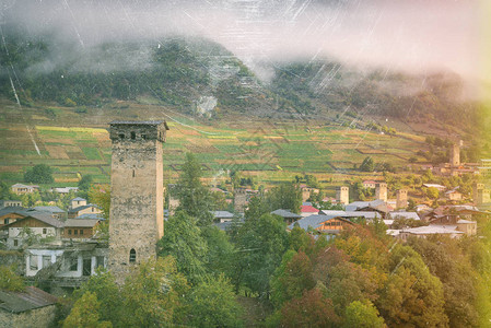 老乔治亚景点中世纪的石塔和房屋山城梅斯蒂亚城高加索图片