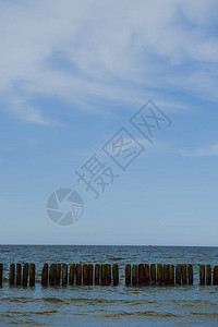 夏天波罗的海防波堤背景图片