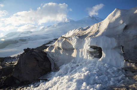 山地雪崩教育Elbrus图片