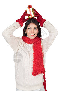 圣诞老人帽子圣诞女人拿着圣诞礼物微笑着快乐和兴奋图片