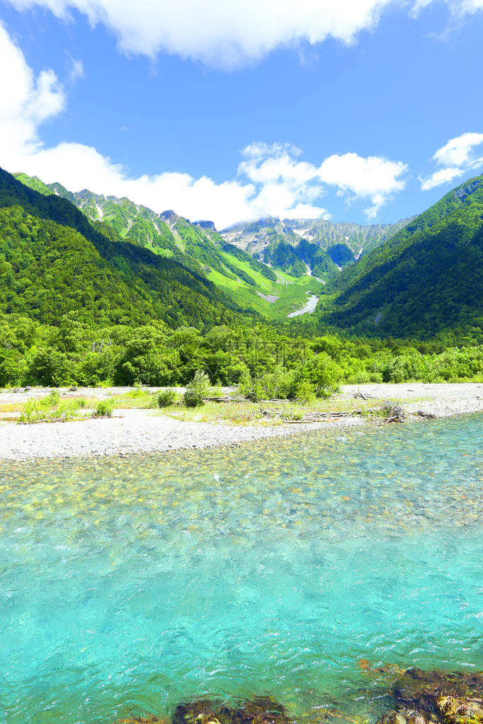 在日本长野Kamikochi的日本古代阿尔卑斯山村图片