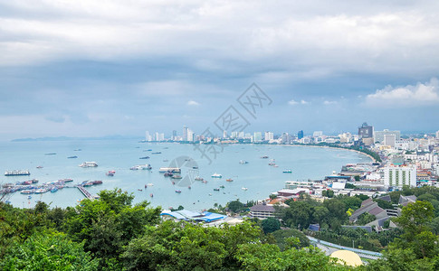 风景名胜芭堤雅湾港口和城市图片