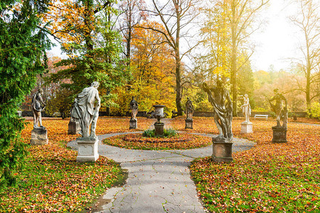 布拉格美丽的秋季公园景观图片