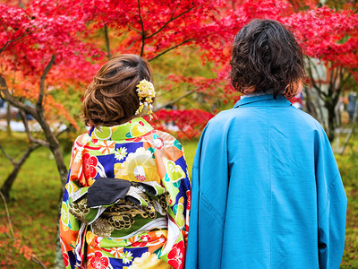 最美荷花季日本夫妇与浴衣和服在日本京都的南禅寺享受秋天的色彩参观南禅寺最美背景