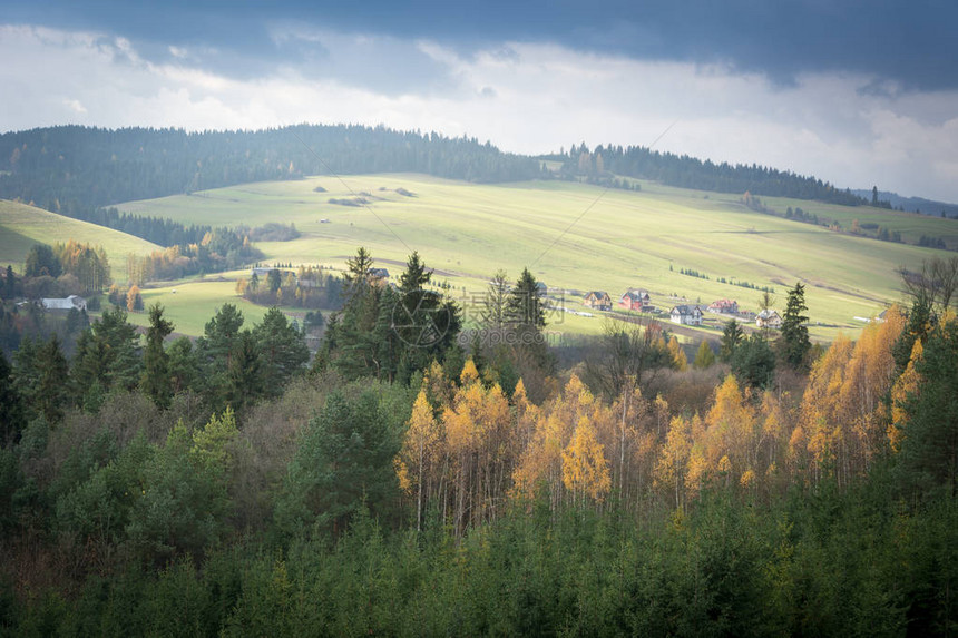 波兰皮尼山的秋景图片