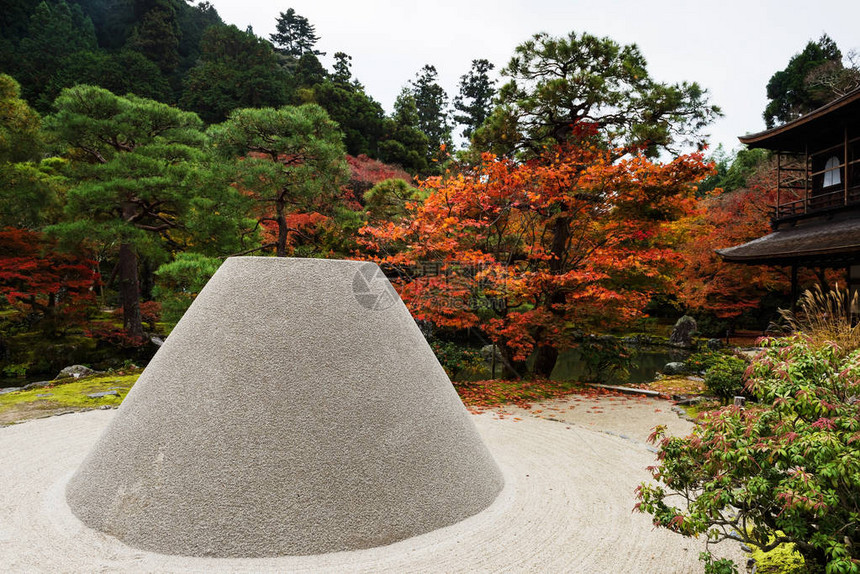 日本京都银阁或银阁寺秋园图片