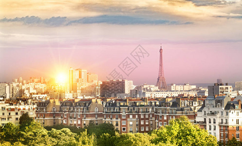 日落埃菲尔铁塔和巴黎城市景观形成凯旋弧来自法国巴黎战神广场的埃菲尔铁塔美背景图片
