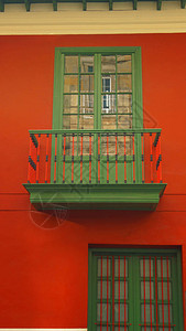 Candelaria的殖民房屋绿阳台图片