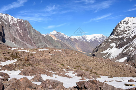 智利圣地亚哥的登山背景图片