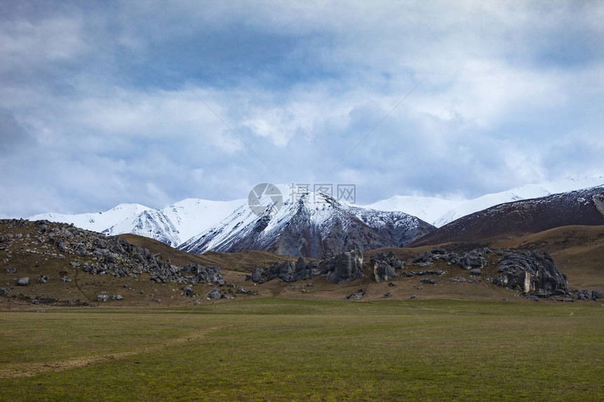 城堡的风景山丘是阿瑟通过的公园中最著名的旅游目的图片