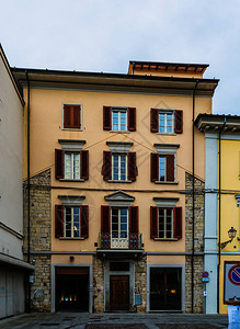 意大利中部托斯卡纳省普拉托的老房子图片