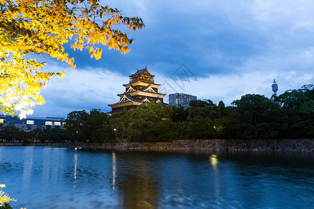 日本广岛城堡在晚上图片