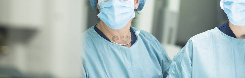 医院手术中的外科医生在手术室急诊室中穿着无菌图片