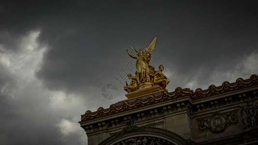 法国巴黎歌剧院的金色雕像巴黎歌剧院是一座拥有1图片