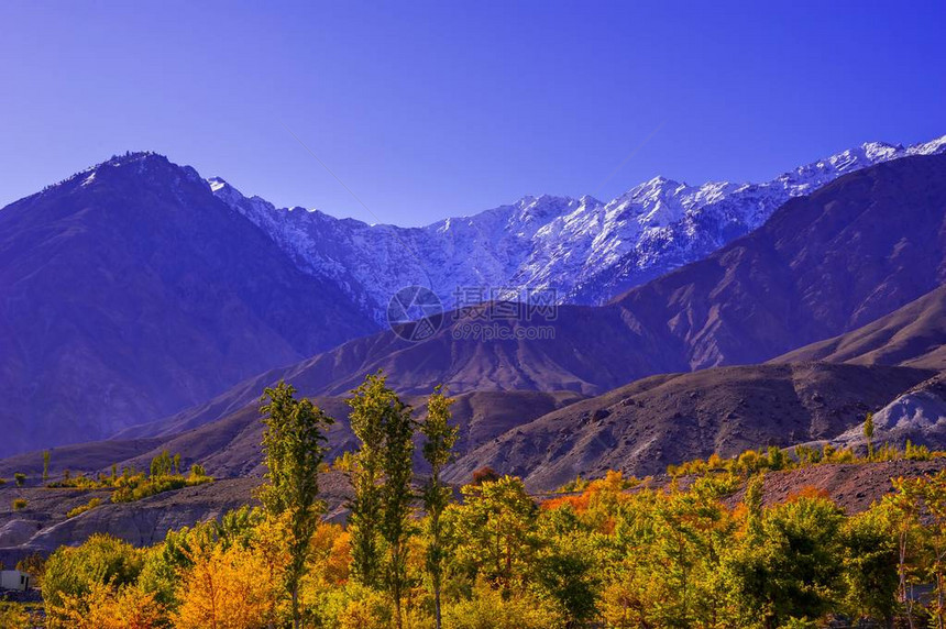 山地风景和山脉自然的山地图片