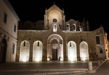 意大利马泰拉圣罗科教堂夜景图片