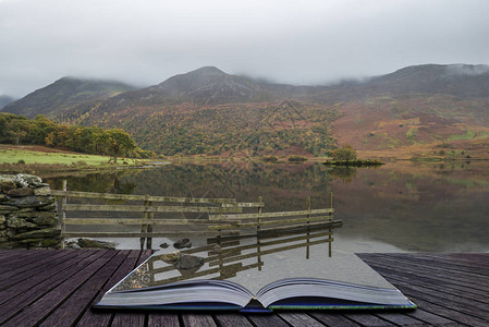 英格兰湖区CrummockWater在日出时的风景图片图片