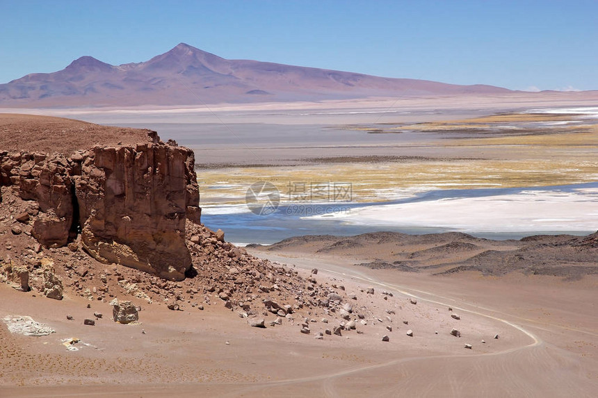 智利LosFlamencos保留地的SalardeTara和AguasCaliente地区由两座盐滩组成图片