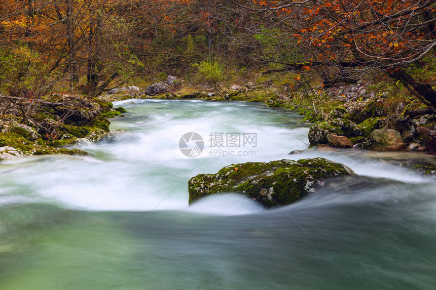 斯洛文尼亚Bohinj湖附近的CanyonMostnicaMostniceK图片