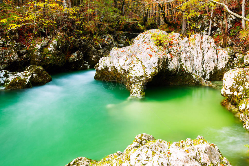斯洛文尼亚Bohinj湖附近Mostnica河MostniceKorita图片