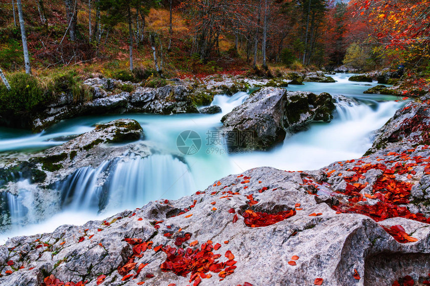 斯洛文尼亚Bohinj湖附近的CanyonMostnicaMostniceK图片