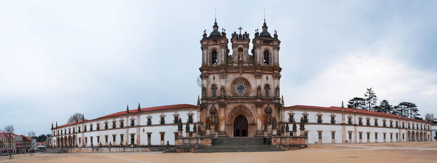 该修道院由第一任葡萄牙国王阿方索恩里克斯于1153年建立图片