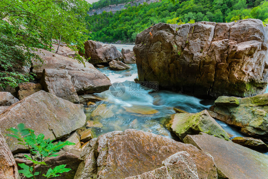 尼亚加拉大瀑布悬崖湍急河流的美丽惊人华丽自然景观图片