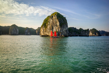 美丽的哈隆湾越南的Unes图片