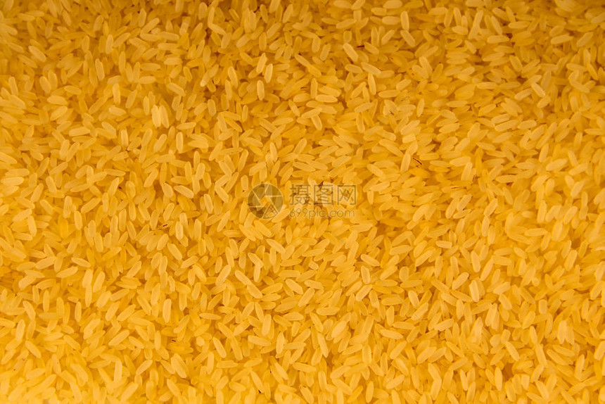 未加工的长粒米的背景图片