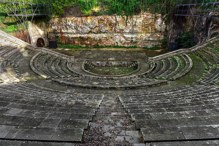 为1929年巴塞罗那国际博览会而建的希腊剧院这座圆形剧场是根据蒙特惠克公园的传统希图片