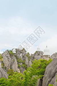 泰国北部蓝邦美丽的山寺图片