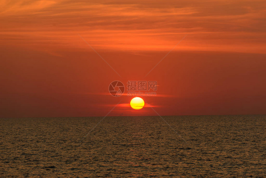 泰国普吉府奈扬海滩的普吉岛日落景观图片