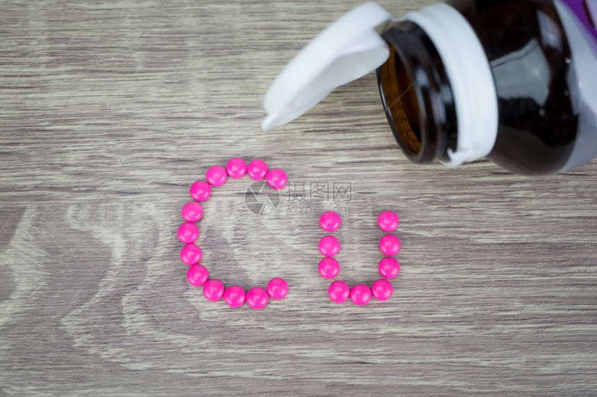 粉红药丸成形以Cu字母法写图片