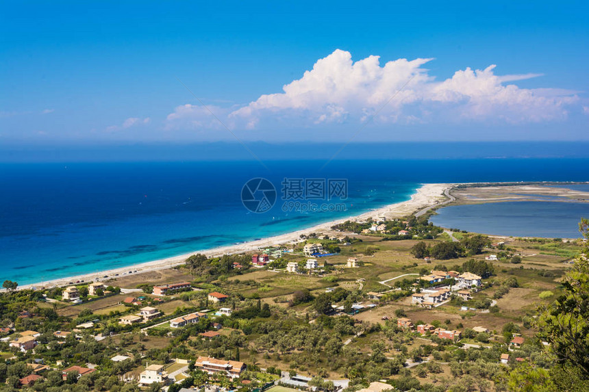 米利是希腊莱夫卡达岛的长沙滩图片