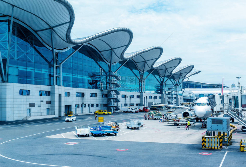 飞机停在上海国际机场的机场是美图片