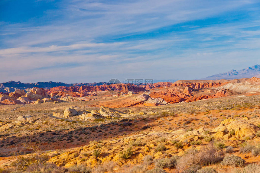 美国内华达州石头沙漠的彩色岩石图片