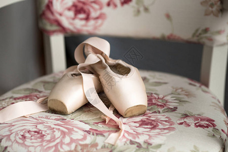 芭蕾舞者的足尖鞋图片