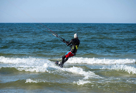 波罗的海水上运动风筝冲浪图片