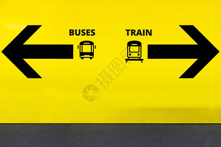 带有公交车火车图标和箭图片
