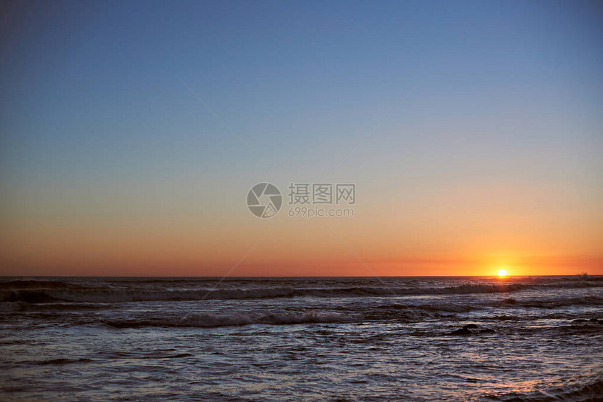 海洋景的日落天空明亮图片
