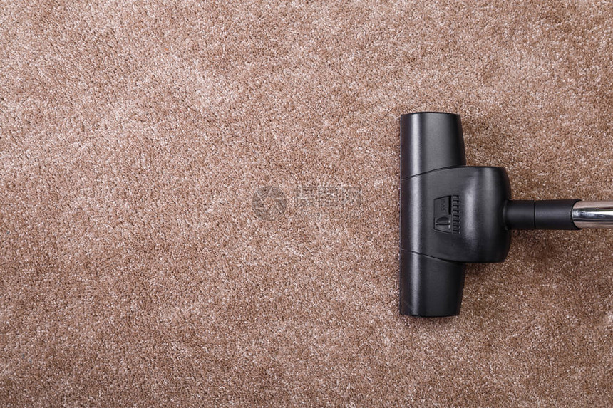 用吸尘器清洗地毯做家务服关闭清洁设备头部的防腐装图片