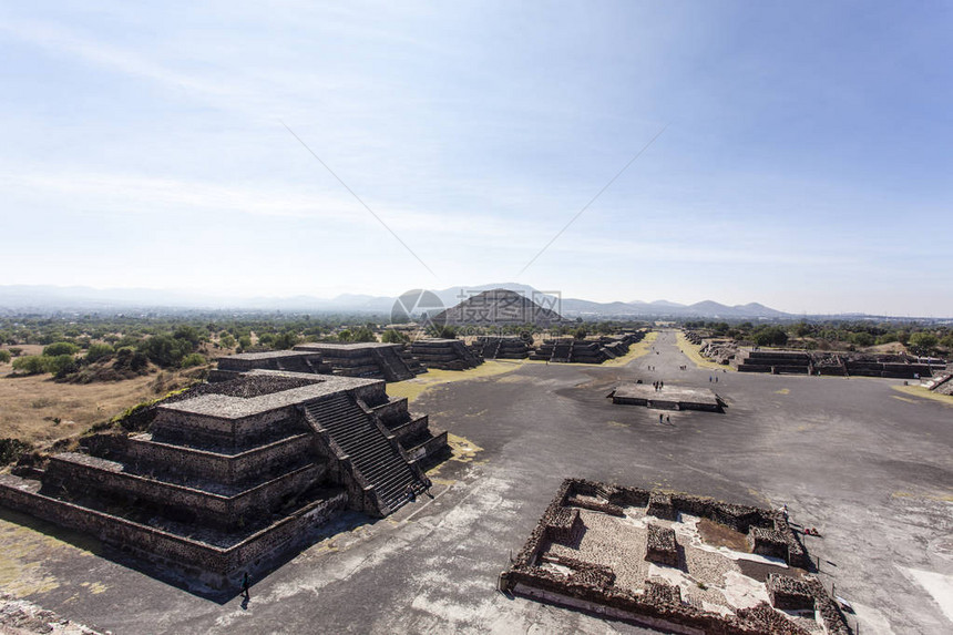 墨西哥北美Teotihuacan的月广场和太阳金字塔Piramidede图片