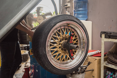 轮汽车轮汽车轮修理车轮修理车图片