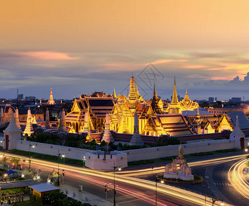 日落时的金玉佛像曼谷泰国图片