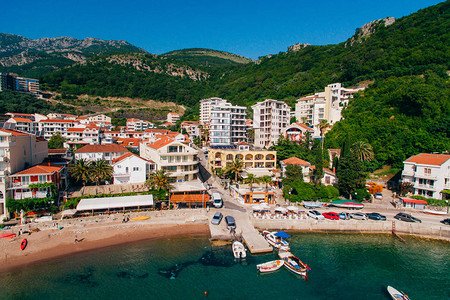 黑山亚得里亚海城市的海岸航空摄影海上船只酒店别图片